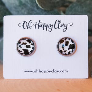 Pendientes de botón con estampado de vaca, montura de acero inoxidable, hipoalergénicos (12 mm)