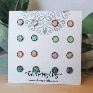 Pendientes pequeños de imitación de drusa, de acero inoxidable hipoalergénico (6 mm).