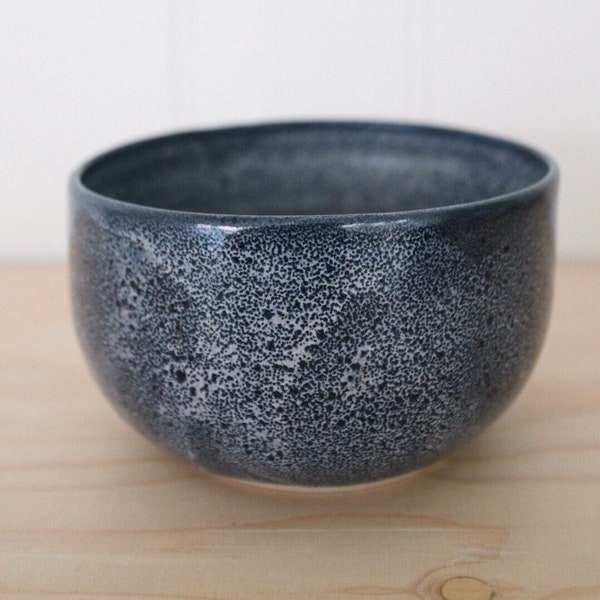 Handgetöpferte japanische Keramik Steinzeug Matcha Teeschale/ Müslischale/ Suppenschale/ Bonsaischale : Dark snow