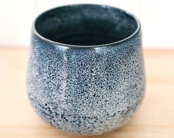 Handmade Japanese ceramics Navy and pale blue dots  Yunomi cup (green tea cup) : Dark snow