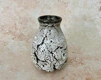 壺 (ミルクココア) isami工房　陶芸品　1点もの　手作り　未使用　新品 現在、この商品の在庫はありません - Etsy