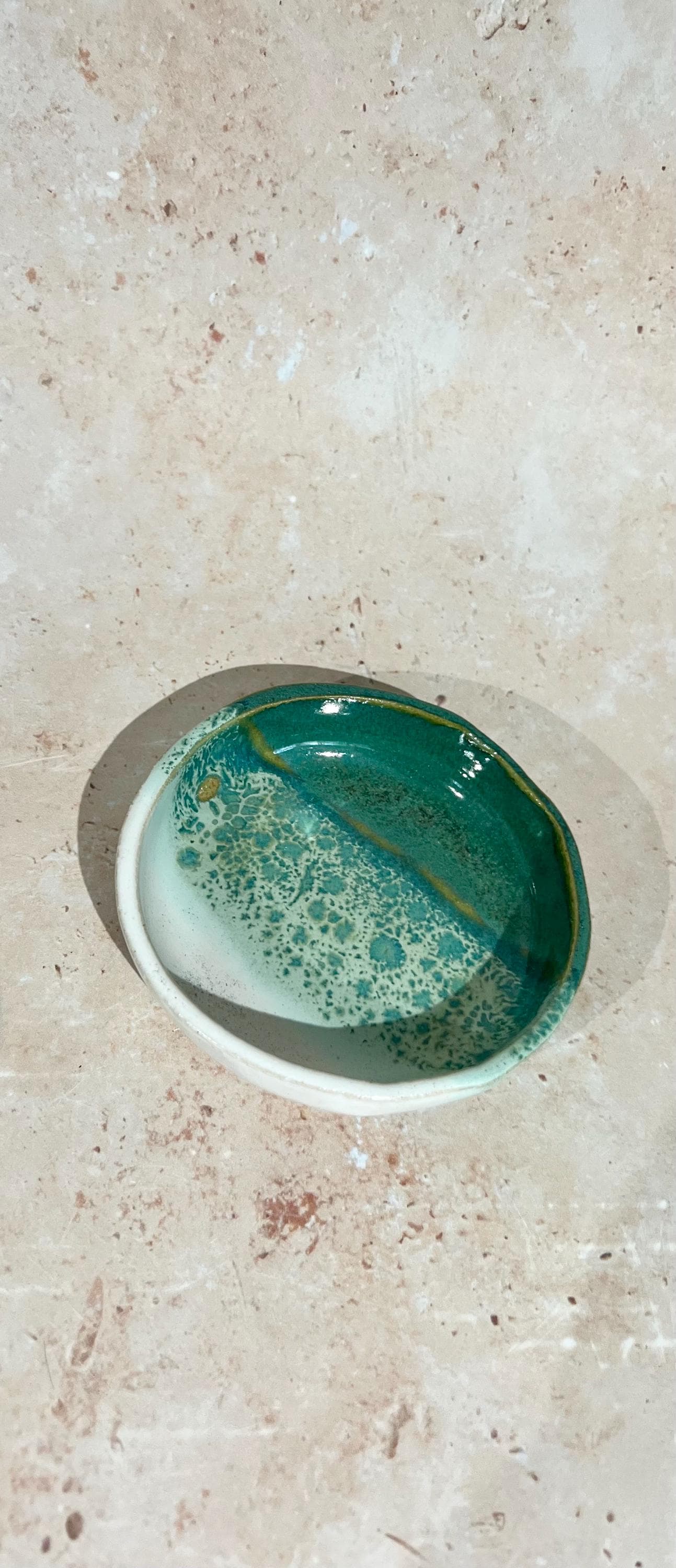 Handmade Japanese ceramics stoneware white / Green 3 colours round small plate /Jewelley dish D9.5cm  :Snow on moss .
