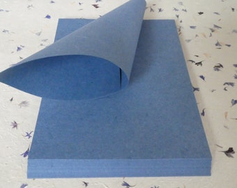 Jeanspapier - handgeschöpftes Büttenpapier aus  recycelten Jeans.  40 Bogen  A4 geriest Büttenpapier, auch für Drucker geeignet