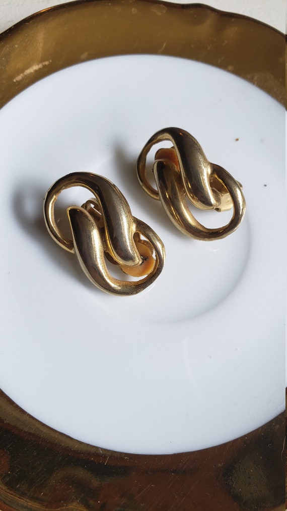 Goldtone vintage clip on earrings