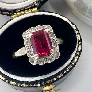 Anel antigo com rubi: ouro 9 quilates com halo de diamantes, tamanho N 6,75 53,5