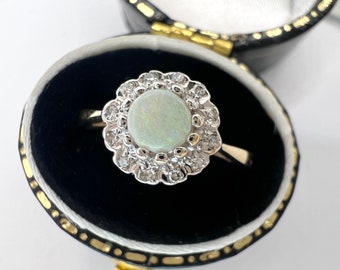 Antiker Weißer Opal Diamant Oval Halo 9Ct Gold Ring, Großbritannien machte 375 Solid Gold 1930er Jahre Verlobung Ehering Vintage Feiner Edelstein Schmuck