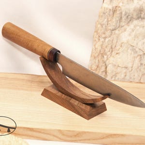 Walnut Wood Knife Display Stand: Collectible Knife Holder
