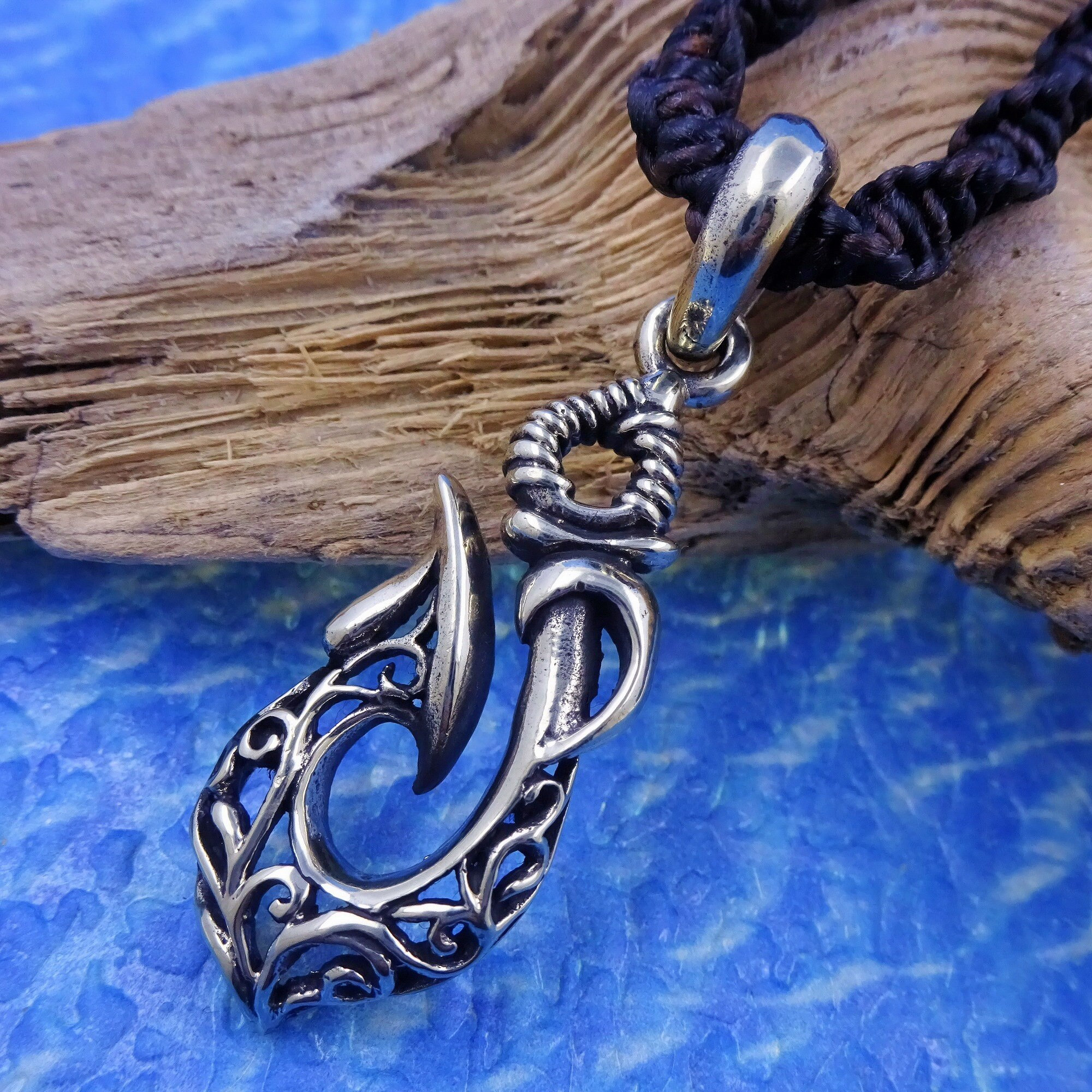 Barbed Fish Hook Pendant Macrame Necklace HEI Matau Hand 1.25\, image size:2000x2000
