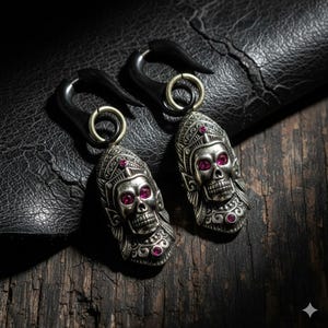 Pendientes de latón blanco de calibre falso, firmados por The Tribal Sentinel (1 pieza), con 12 rubíes y circonitas cúbicas incrustadas. Juego de joyería profesional con arte motero.