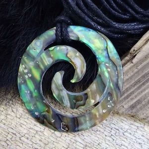 NZ Paua Shell Koru Pendant Necklace Hand Carved Shell Beach Jewelry (MA2683)