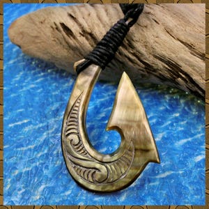 Collar con colgante de anzuelo maorí Hei Matau MOP, joyería de playa