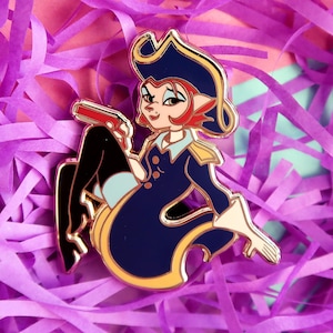 Emaille pin Captain Amelia Treasure Cat Lady