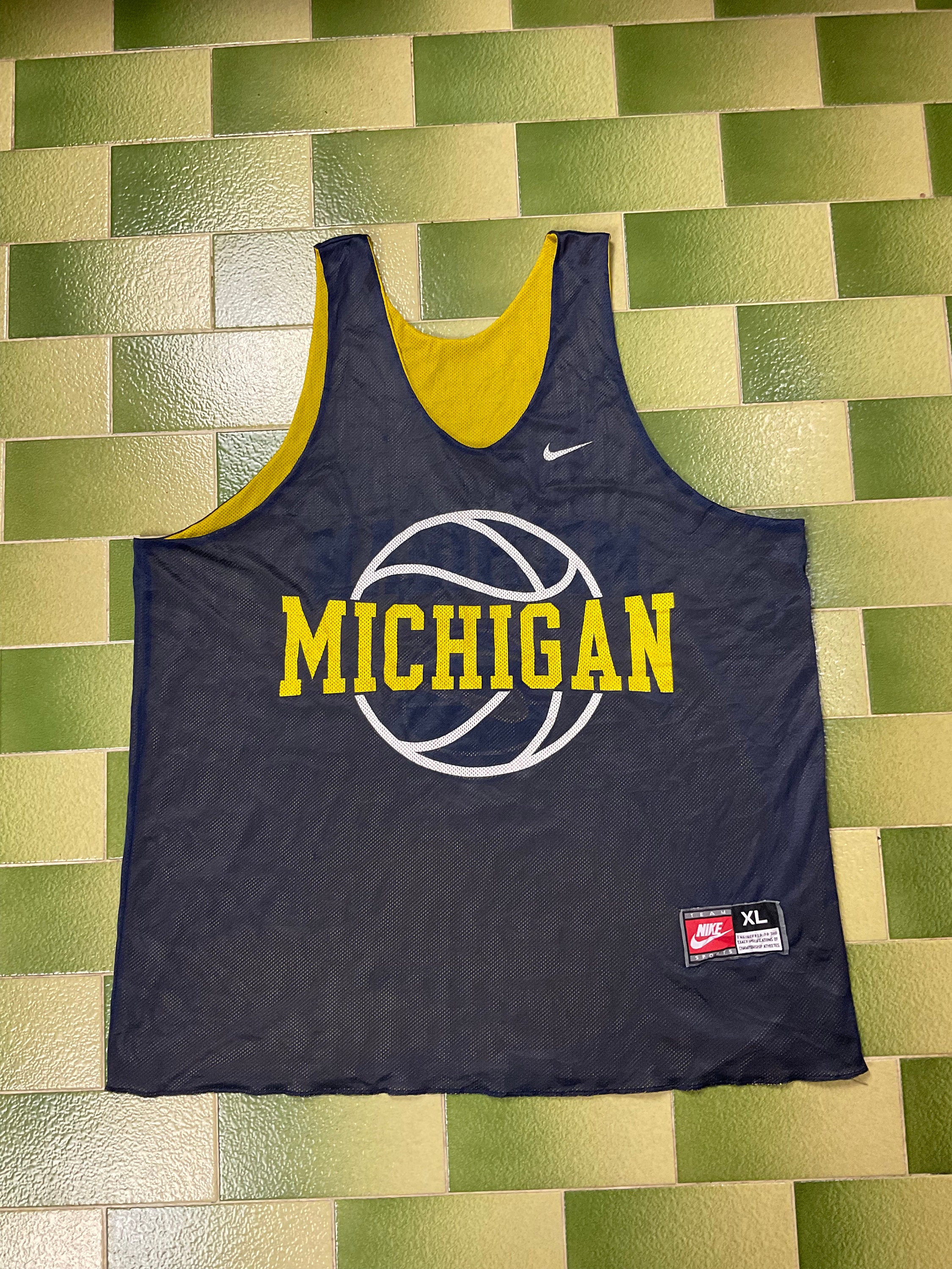 Vintage 90s Michigan Wolverines #32 Apex One Basketball Jersey - Mediu