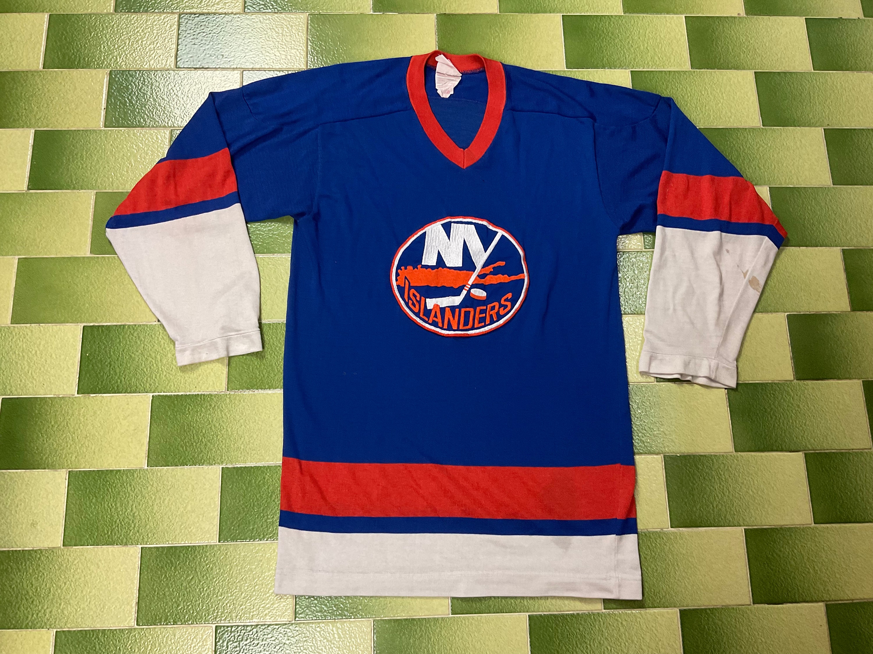New York Islanders Distressed Logo Midweight Crewneck