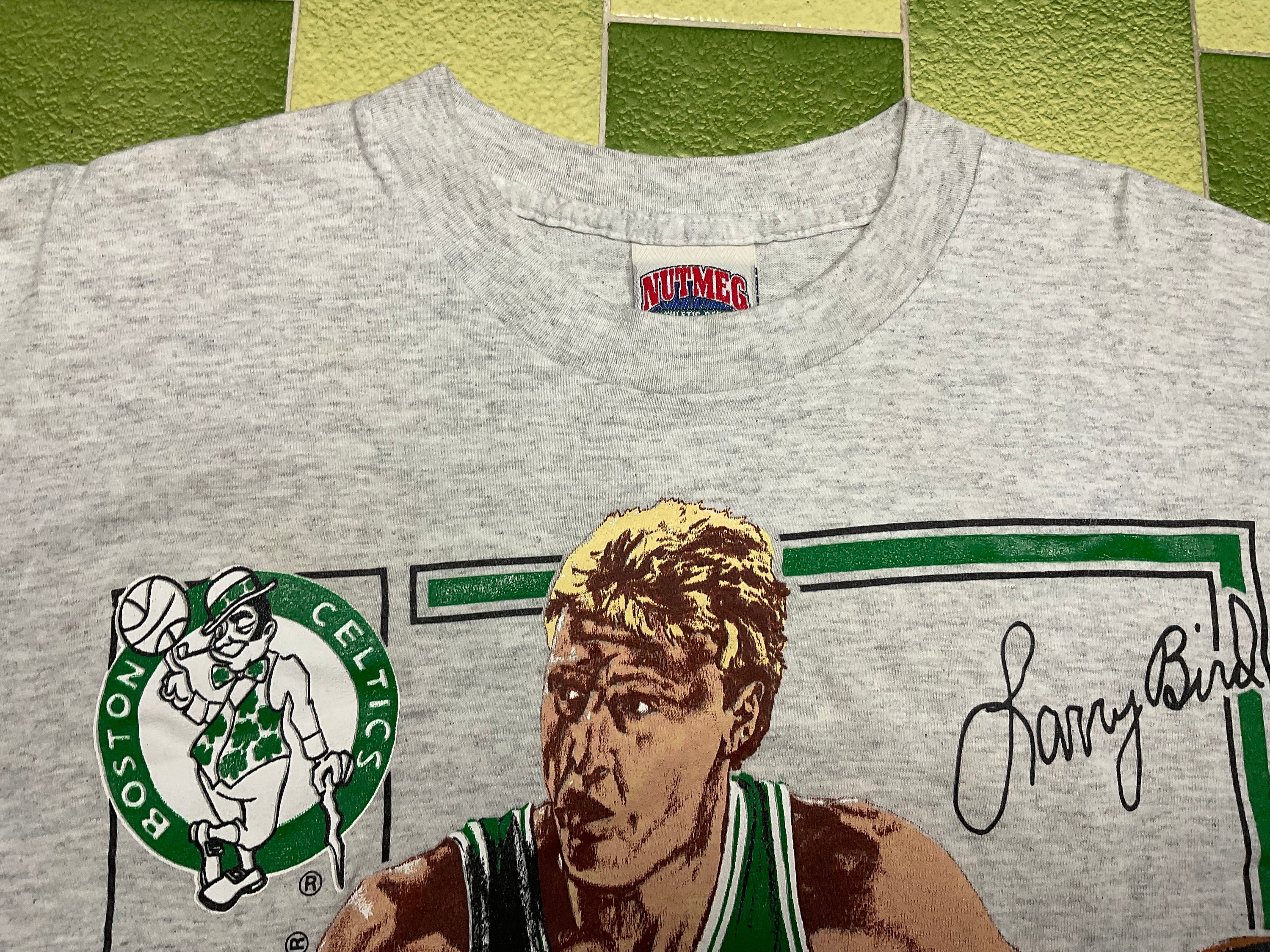 Larry Bird Boston Celtics 33 Basketball Comics Magazine Retro T-Shirt -  Guineashirt Premium ™ LLC