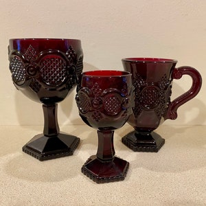 Vintage Avon Cape Cod Ruby Red 1876 Dinnerware China Set 16 pcs. bild 3