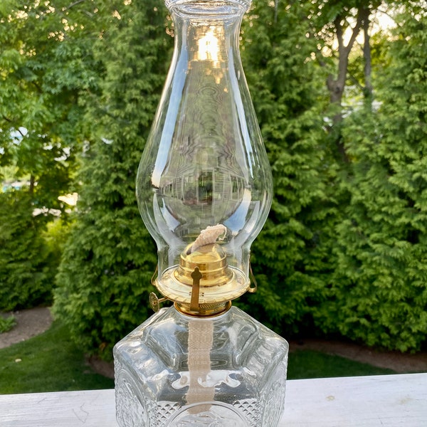 Vintage Hairloom Glass Oil Lamp Lamplight Farm 32 OZ New in Box