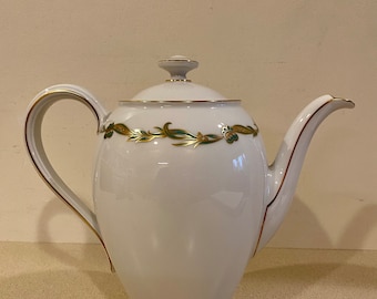 Rosenthal Continental China Goldcrest Emerald Teapot 8.25"H 10.5"L 5.5 Cups