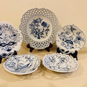Blue Danube Blue Onion Collection Vintage Reticulated Plate 9&quot; with 4 Leaf Plates Germany
