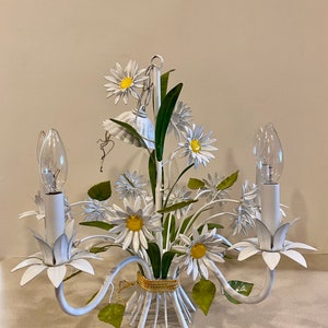 Tole Metal White Daisies Light Fixture Chandelier 5 Arms 19"H 21"W with 4" Cord/Chaine Palm Beach Regency