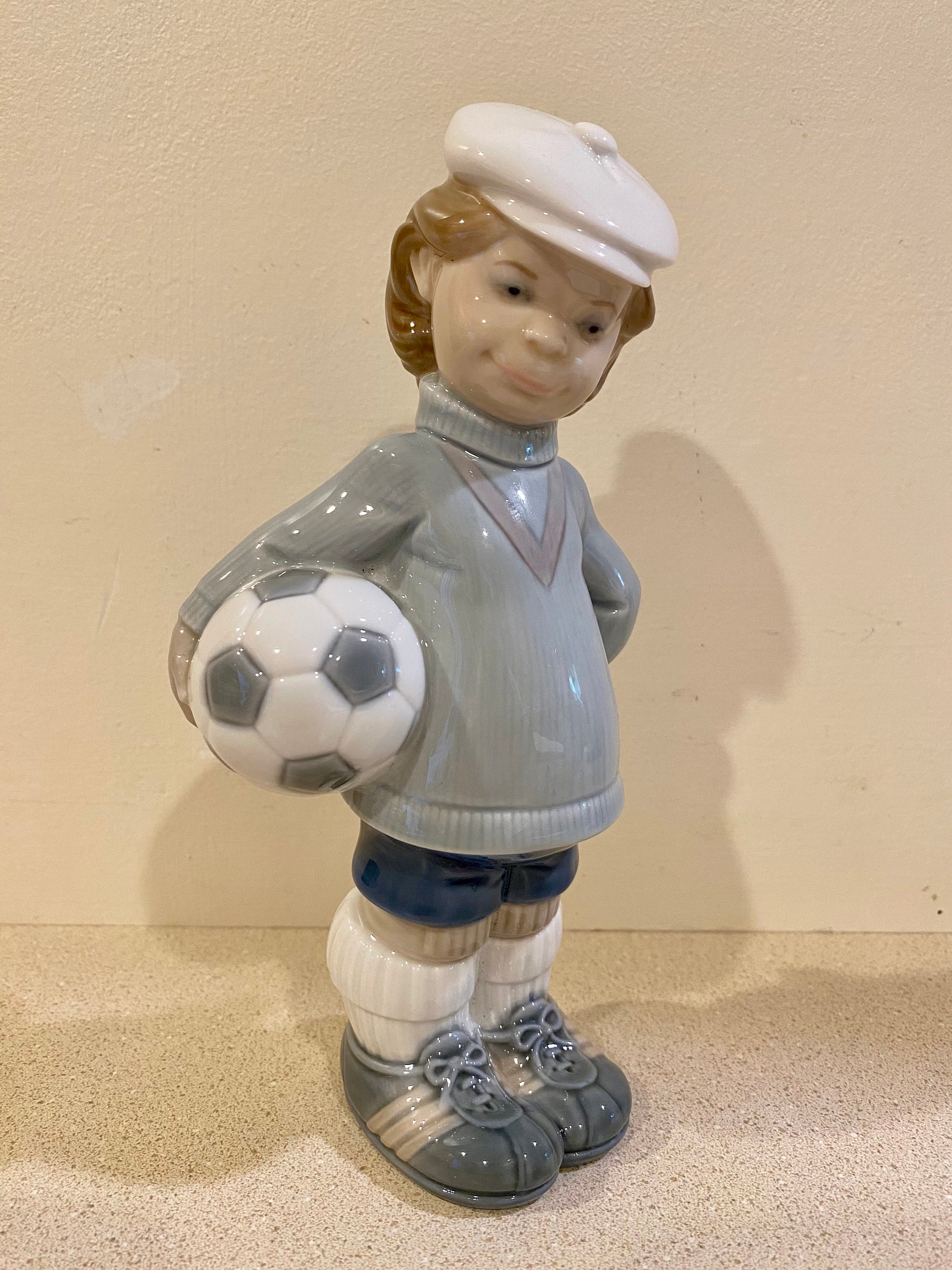 LIADRO サッカー少年 陶器 il_fullxfull.5994942220_dmpy.jpg