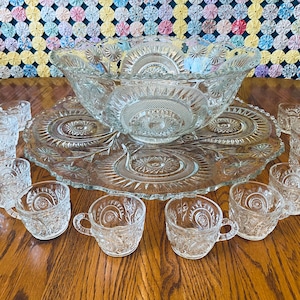Vintage LE Smith Pinewheal & Stars Slewed Horseshoe Punch Bowl Set 14 pcs