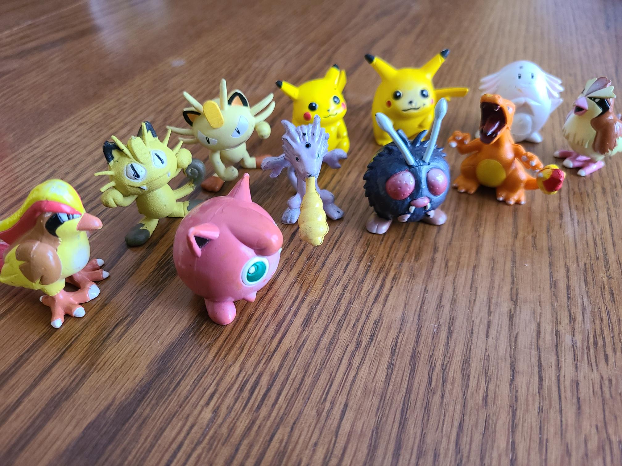 HANGER DE PELUCHE TOMY POKEMON PIKACHU – Gameplanet