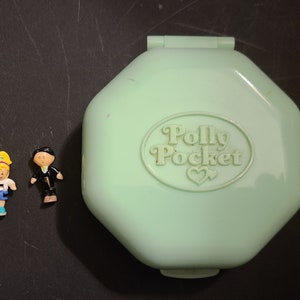 Vintage Bluebird Polly Pocket Polly&#39;s School, Schoolhouse Compact 1990 Playset w/ People