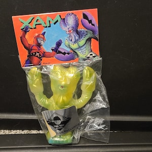 Vintage Green Alien Xam Finger Vinyl Puppet Max Toy Club Exclusive! Captain Maxx Enemy