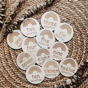 Disques d'étape pour bébé, disques d'étape en bois, 12 disques d'un mois à douze mois.