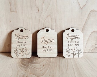 Personalized  gift tags, minimalist gift gift tags, Wooden Gift Tags, 4 Pack of Gift Tags, christmas tags, flower girl tags, ring bearer tag