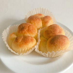 Half Dozen Keto Clover Rolls