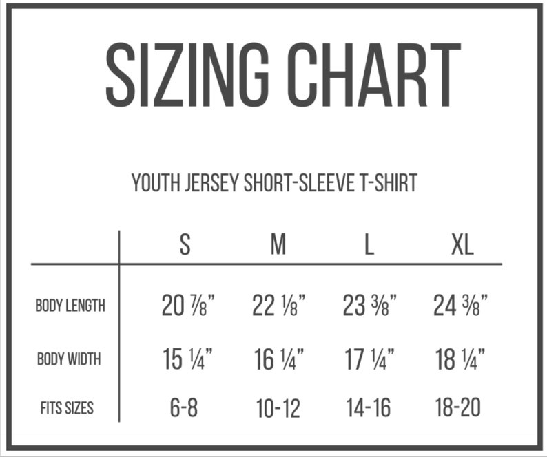K&ouml;nnte beinhalten: Gr&ouml;&szlig;entabelle f&uuml;r Kurzarm-T-Shirts aus Jersey f&uuml;r Kinder. Die Tabelle zeigt die K&ouml;rperl&auml;ngen- und -breitenma&szlig;e in Zoll f&uuml;r die Gr&ouml;&szlig;en S, M, L und XL. Au&szlig;erdem werden die entsprechenden Kindergr&ouml;&szlig;en f&uuml;r jede Gr&ouml;&szlig;e angegeben.