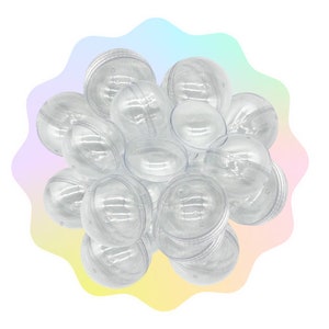 Puede incluir: Un grupo de esferas de plástico transparente, dispuestas en un cúmulo. Las esferas son translúcidas y tienen una superficie lisa y brillante.