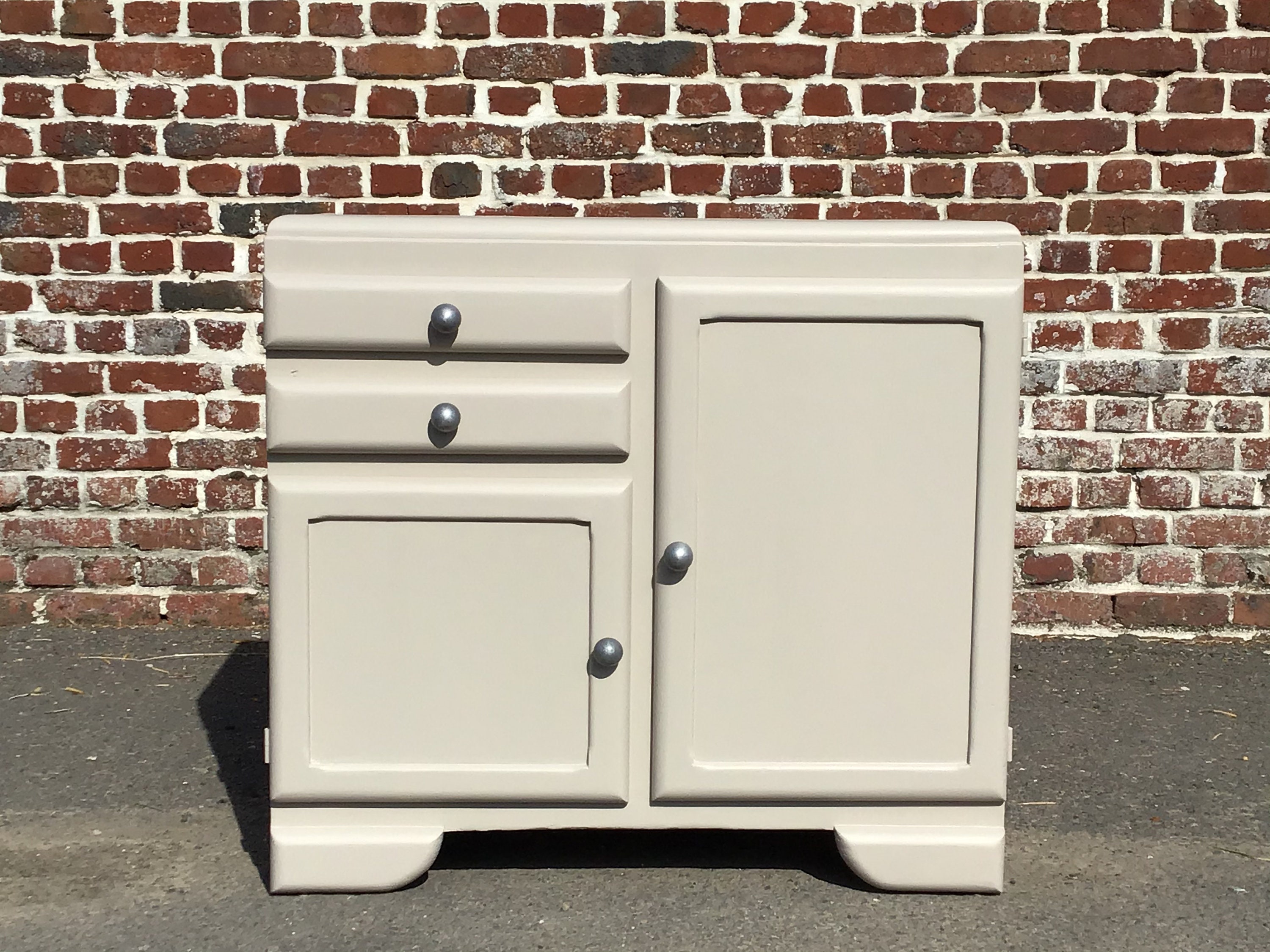 Vendu Petit Buffet Bas Mado Restauré