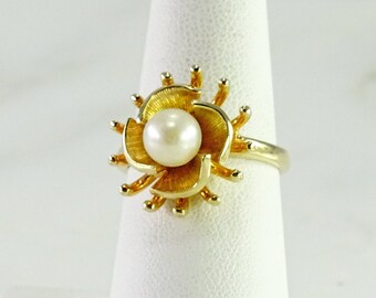 Size 7.25 14K Gold Pearl Ring