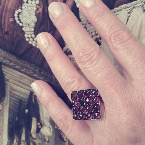 10/2 * Sold GG * Size 6.25  8KT Gold Victorian Garnet Ring