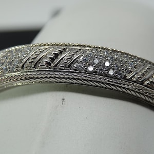 Judith Ripka Classic Sterling und CZ Hinged Cuff (Medium Handgelenk)