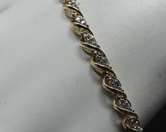 7" 14K Yellow Gold And Diamond Line Bracelet