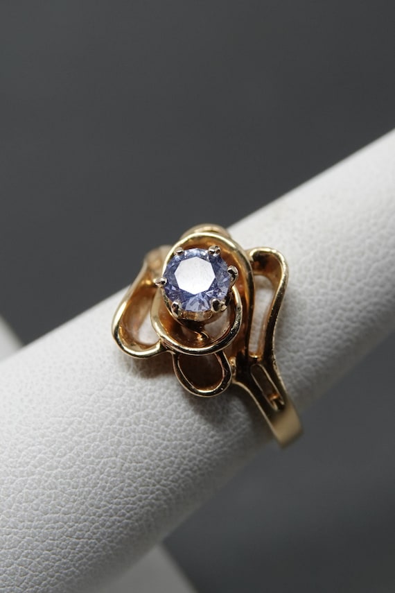 Size 6.25 14K Gold Pale Blue Sapphire Ring