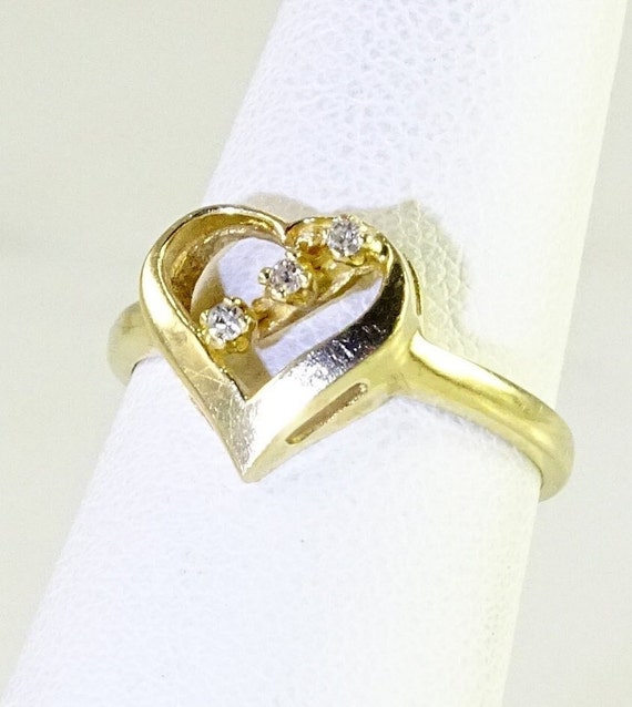 Size 5.5 * Petite 10K Gold / Diamond Heart Ring - image 1