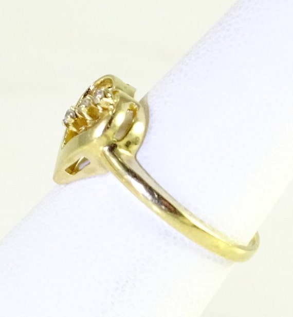 Size 5.5 * Petite 10K Gold / Diamond Heart Ring - image 3