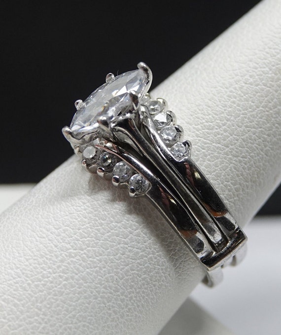 Size 10  Sterling 2 Ring Wedding Set with CZ's - image 3