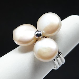 Size 6  Sterling and Pearl Flower Ring