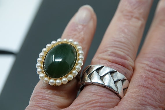 Size 5.5 ** 14K Gold Jade and Pearl Ring - image 4