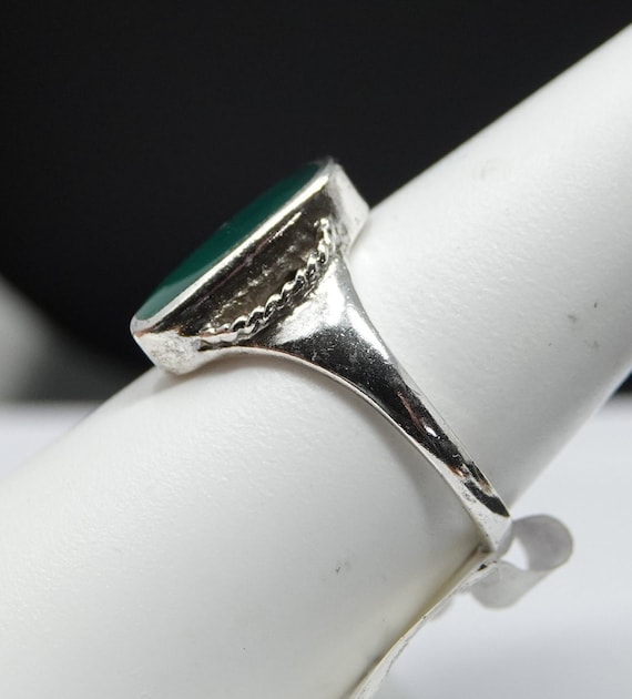 Size 8 Sterling and Green Onyx Ring - image 3