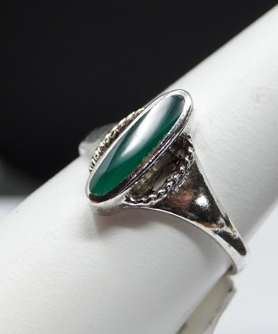 Size 8 Sterling and Green Onyx Ring - image 1