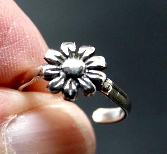 Toe or Midi Ring Sterling Daisy Pattern - image 1