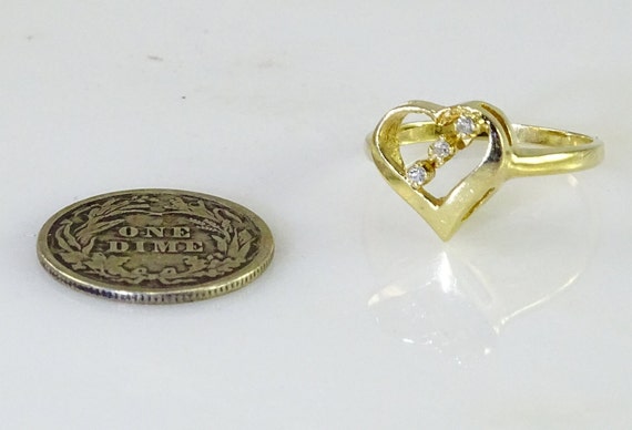 Size 5.5 * Petite 10K Gold / Diamond Heart Ring - image 4