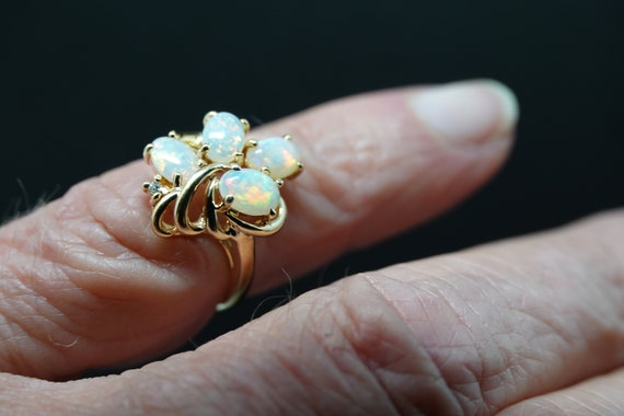 Size 5.25 14K Gold and Opal Ring - image 3